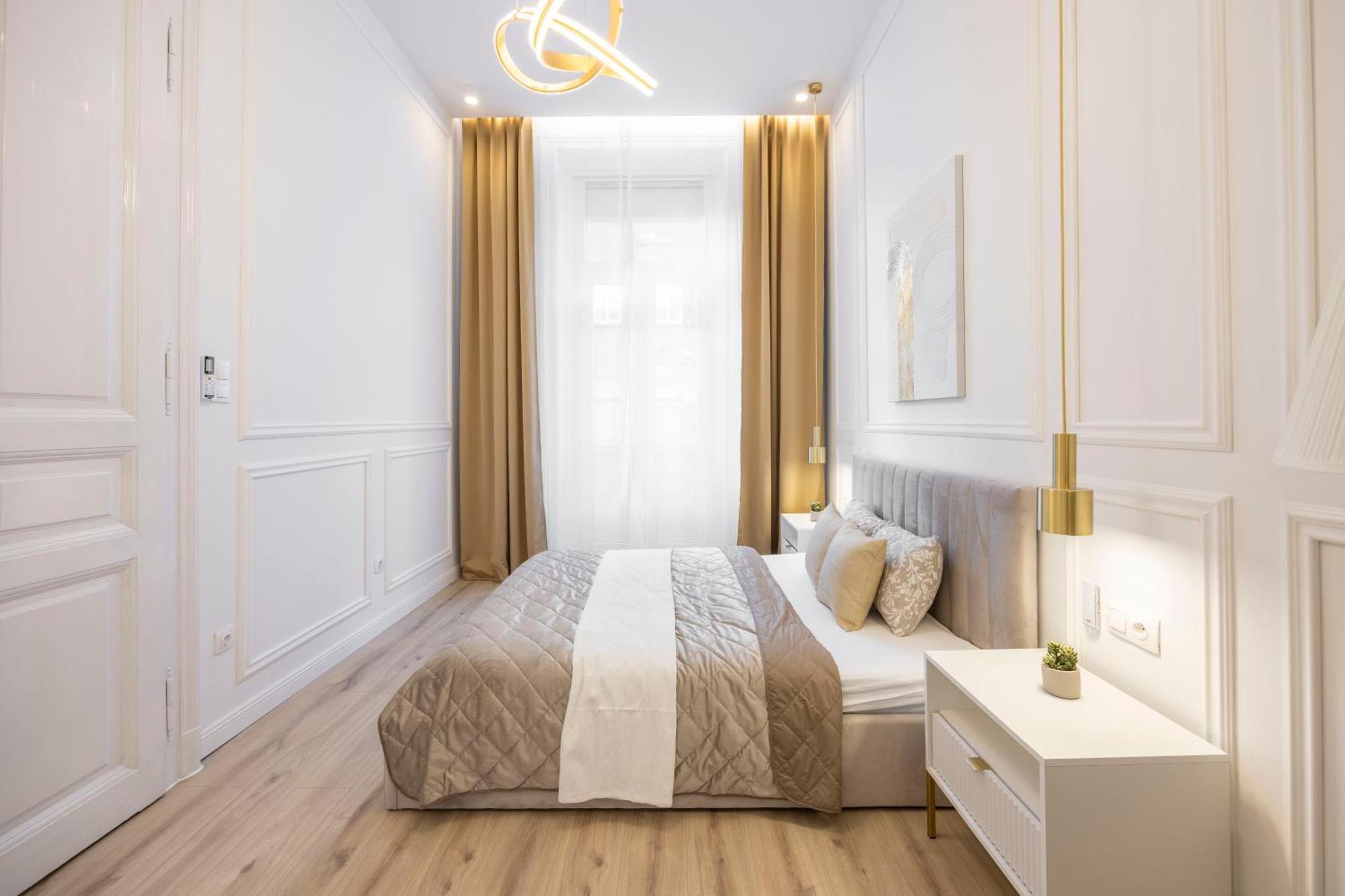 Exclusive & Prestigious Central Residence W/ Balcony Budapest Exteriör bild