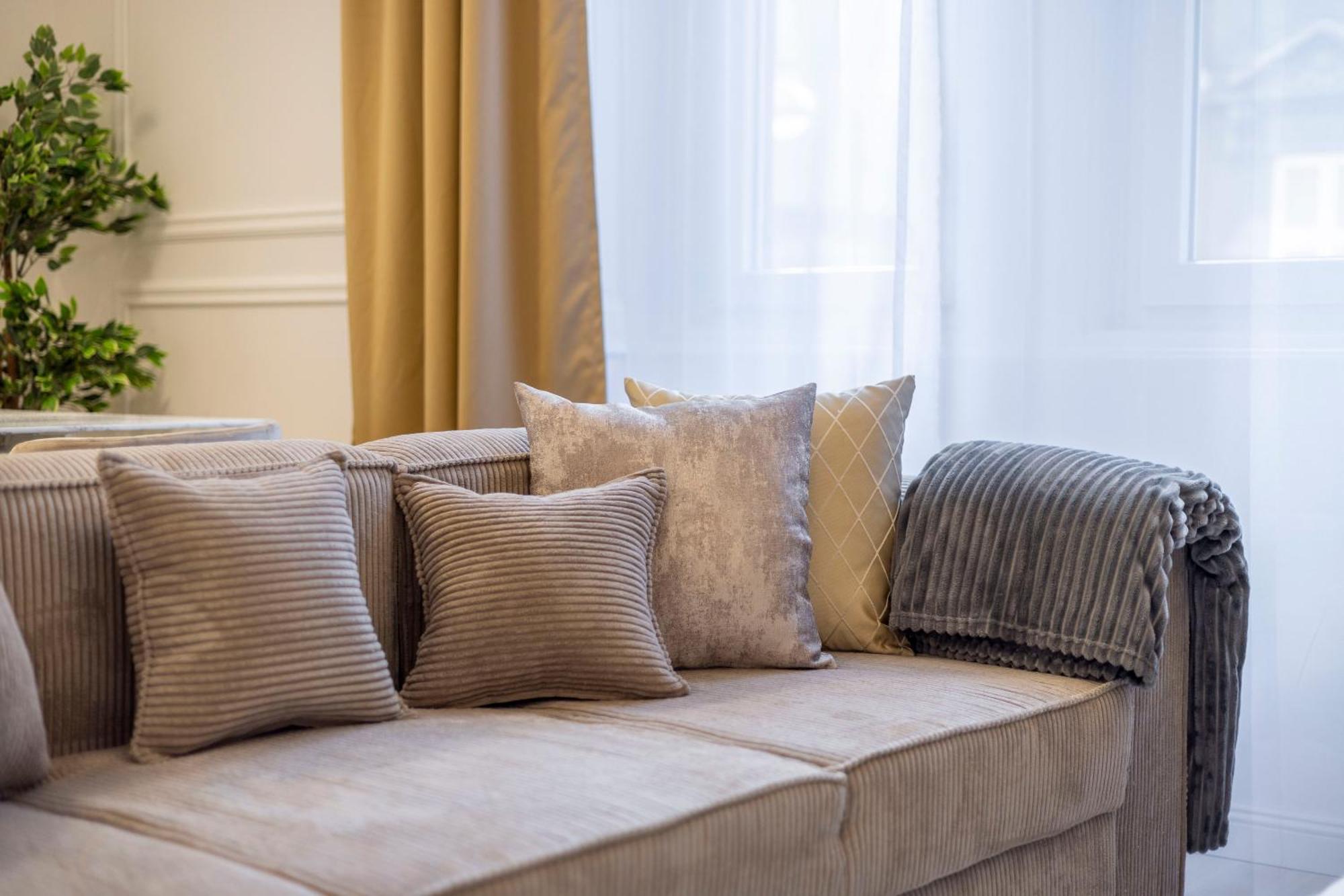 Exclusive & Prestigious Central Residence W/ Balcony Budapest Exteriör bild