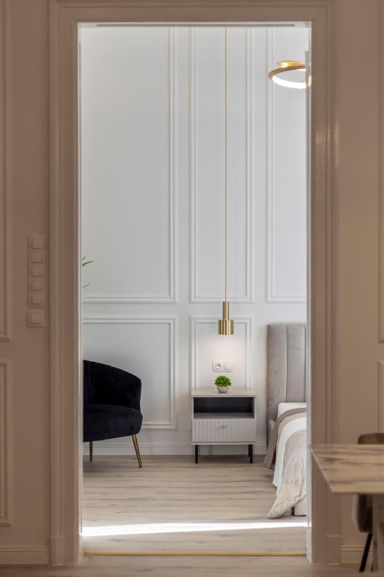 Exclusive & Prestigious Central Residence W/ Balcony Budapest Exteriör bild