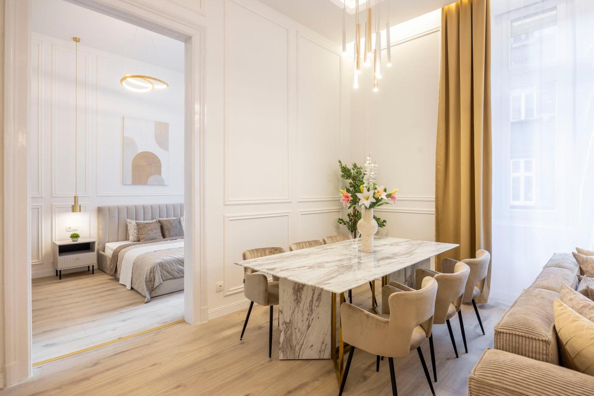 Exclusive & Prestigious Central Residence W/ Balcony Budapest Exteriör bild