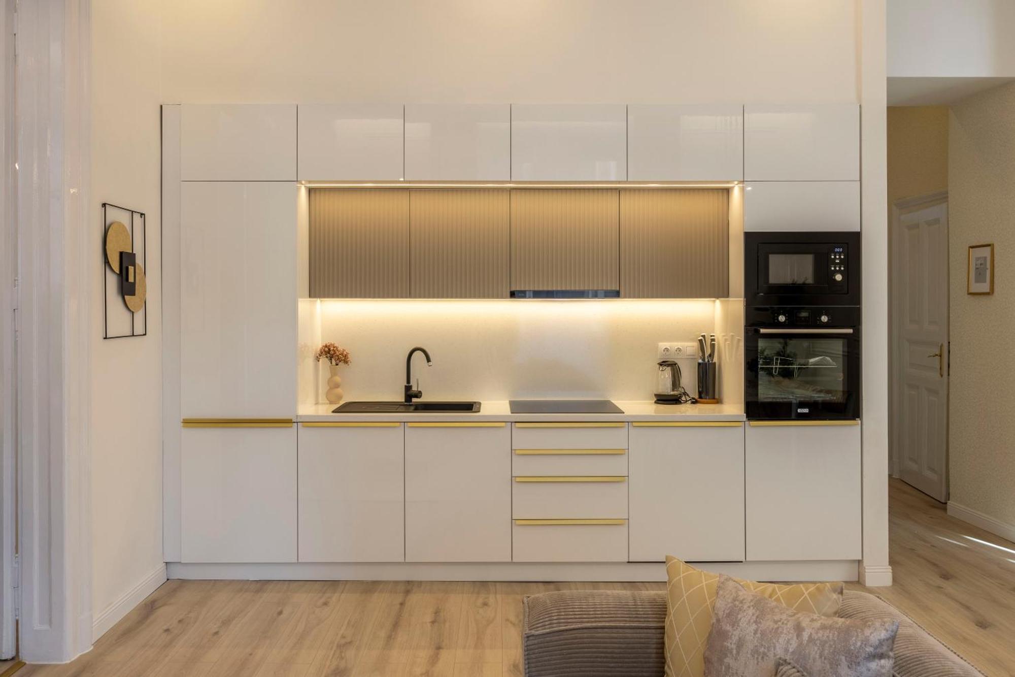 Exclusive & Prestigious Central Residence W/ Balcony Budapest Exteriör bild
