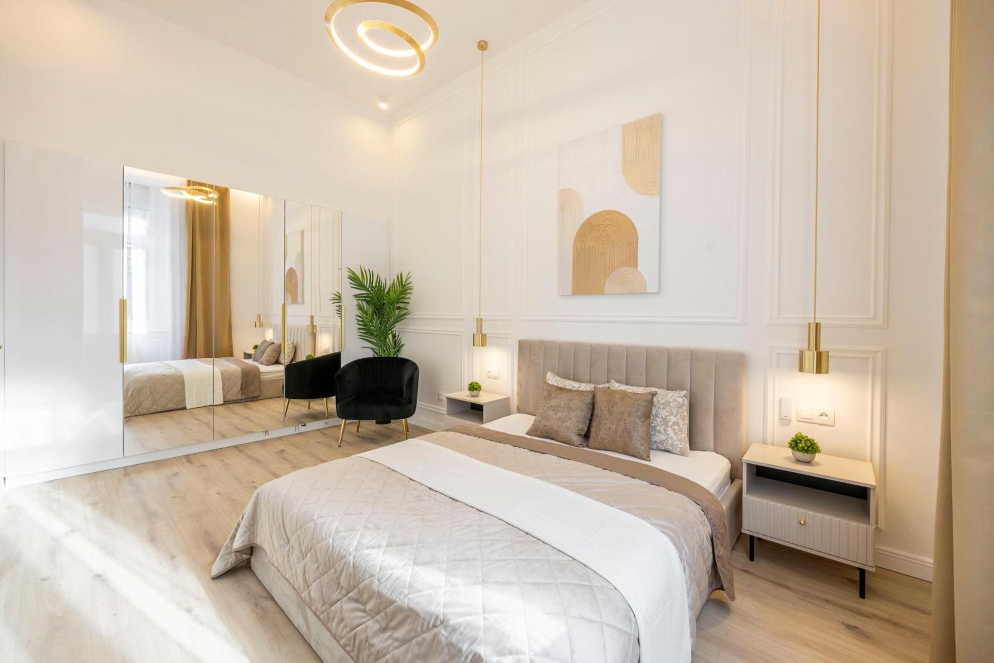 Exclusive & Prestigious Central Residence W/ Balcony Budapest Exteriör bild